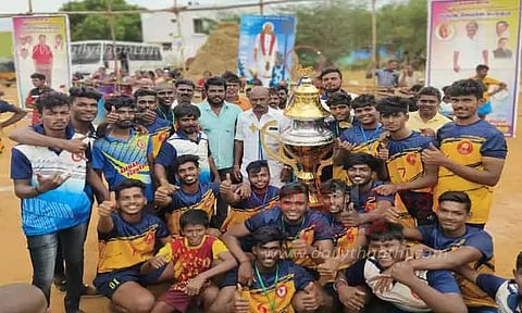 கபடி போட்டியில் வெற்றி பெற்ற அணிகளுக்கு பரிசு