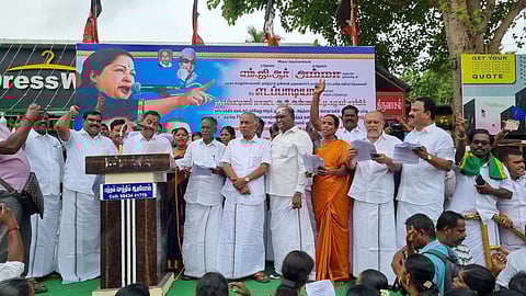 நாகையில், அ.தி.மு.க.வினர் ஆர்ப்பாட்டம்