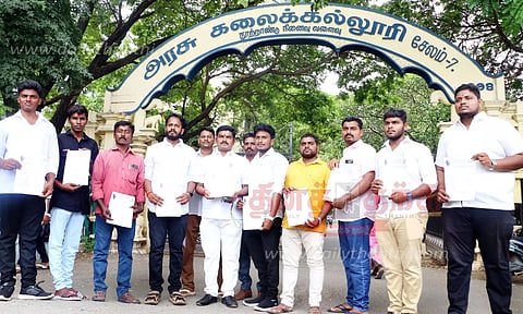 அரசு கல்லூரி முதல்வரிடம், பா.ம.க.வினர் மனு