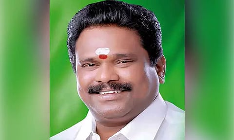 கழிவுநீர் வாய்க்கால் அமைக்கும் பணி