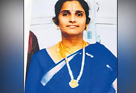 சென்னை வண்ணாரப்பேட்டையில் மகன் இறந்த துக்கம் தாங்காமல் கங்கையில் ஜலசமாதி அடைய முயன்ற பெண் நாக்பூரில் மீட்பு