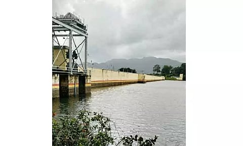 பெருஞ்சாணி அணையில் இருந்து தண்ணீர் திறப்பு குறைப்பு