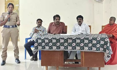 பெண்கள் பாதுகாப்பு விழிப்புணர்வு கூட்டம்