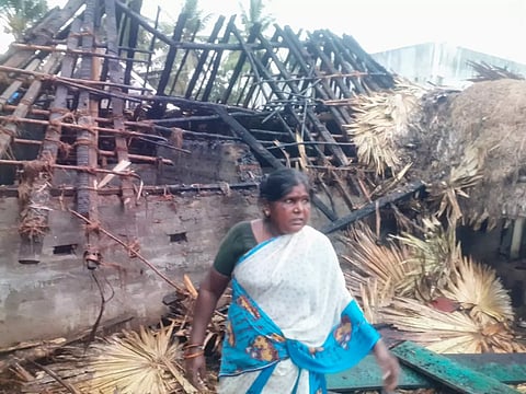 குடிசை வீடு எரிந்து நாசம்