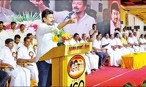 மத்திய அரசின் மிரட்டலுக்கு தி.மு.க. கிளைச் செயலாளர்கள் கூட பயப்பட மாட்டார்கள் -அமைச்சர் பேச்சு