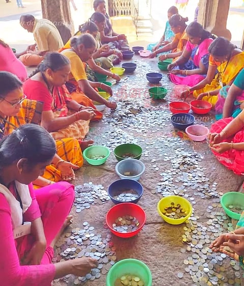 தல்லாகுளம் பெருமாள் கோவில் உண்டியல் திறப்பு-ரூ.4½ லட்சம் காணிக்கையாக கிடைத்தது