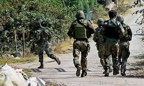 காஷ்மீரில் 4 பயங்கரவாதிகள் சுட்டுக்கொலை - பாதுகாப்பு படையினர் அதிரடி