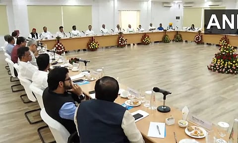 பாட்னாவில் எதிர்க்கட்சிகளின் ஆலோசனை கூட்டம் தொடங்கியது..!