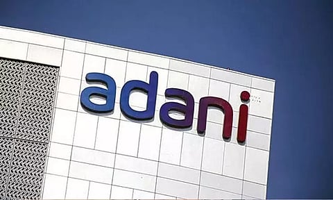 அதானி குழுமத்தின் பங்குகள் 10% வீழ்ச்சி: ரூ.52,000 கோடி இழப்பு