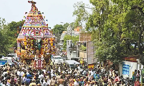 வியாசர்பாடியில் ரவீஸ்வரர் கோவில் தேரோட்டம் - திரளான பக்தர்கள் சாமி தரிசனம்