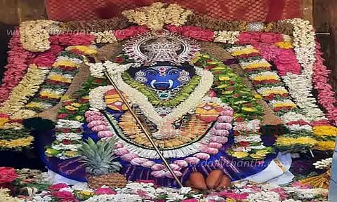 சித்தர் முத்துவடுகநாதருக்கு சிறப்பு அலங்காரம்