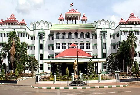 கோவில் திருவிழாவில் தனிநபர்களுக்கு முதல் மரியாதை கூடாது: அறநிலையத்துறைக்கு மதுரை ஐகோர்ட்டு உத்தரவு