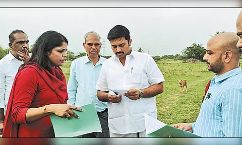 மறைமலைநகர் அருகே தாவரவியல் பூங்கா அமைய உள்ள இடத்தில் அமைச்சர் ஆய்வு