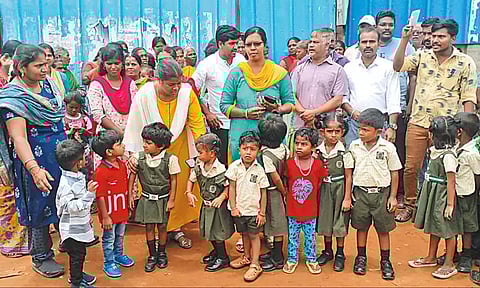 படப்பை அருகே டாஸ்மாக் கடையை முற்றுகையிட்டு பொதுமக்கள் போராட்டம்