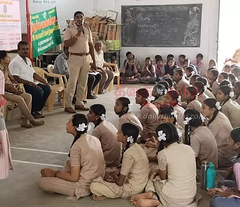 குமாரபாளையத்தில் அரசு பள்ளி மாணவாகளுக்கு போதைப்பொருட்கள் விழிப்புணர்வு பேச்சுப்போட்டி