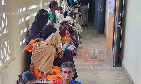 கீழக்கரை அரசு ஆஸ்பத்திரியில் எக்ஸ்ரே எடுக்க நோயாளிகள் காத்திருக்கும் நிலை