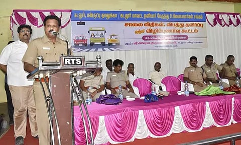 பஸ்களை வேகமாக இயக்குவதை தவிர்க்க வேண்டும்