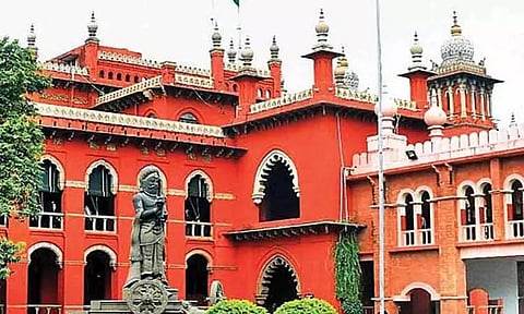 இல்லத்தரசிகள் பார்க்கும் 24 மணி நேர பணியை கணவரின் 8 மணி நேர வேலையுடன் ஒப்பிட முடியாது - ஐகோர்ட்டு தீர்ப்பு