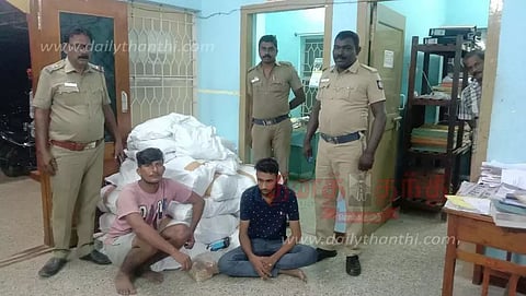 ஆரல்வாய்மொழி அருகே காரில் கடத்திய ரூ.4 லட்சம் குட்கா பறிமுதல்