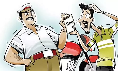 லஞ்சம் கொடுக்காததால் ஆன்லைன் அபராதம் விதித்ததுடன் லாரி உரிமையாளரை தாக்கிய போலீஸ் இன்ஸ்பெக்டர் மீது நடவடிக்கை