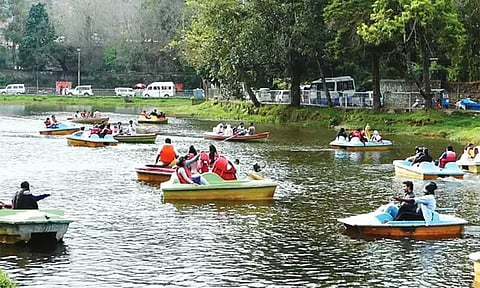 வாரவிடுமுறை: கொடைக்கானலில் குவிந்த சுற்றுலா பயணிகள்..!