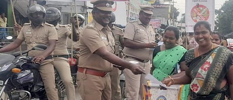 போதைப்பொருள் ஒழிப்பு விழிப்புணர்வு துண்டு பிரசுரம் வினியோகம்