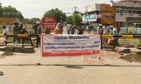 திருமங்கலம் ரெயில்வே கேட் மூடல்; வாகன ஓட்டிகள் அவதி