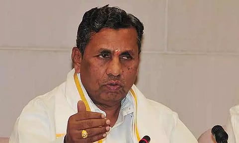 2 மடங்கு இருப்பு இருந்தும் மத்திய அரசு அரிசி கொடுக்காதது ஏன்?; எடியூரப்பாவுக்கு, மந்திரி கே.எச்.முனியப்பா கேள்வி