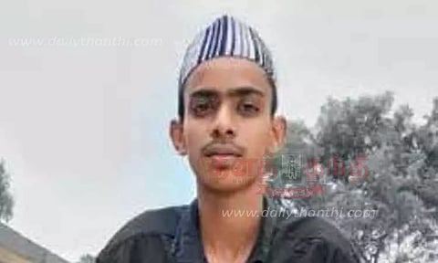 இரும்பு சட்டங்கள் ஏற்றி சென்ற ஆட்டோ கவிழ்ந்து சிறுவன் பலி