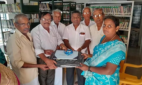 தன்னார்வலர்களுக்கு அடையாள அட்டை