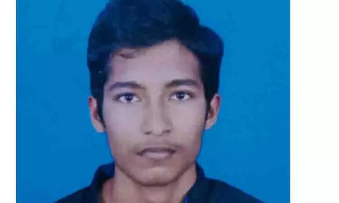 மாநில தரவரிசை பட்டியலில் 6-வது இடம் பிடித்த கரூர் மாணவர்