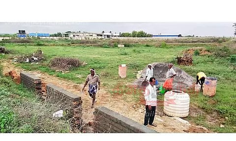 வேலூர் விமான நிலையத்தில் சுற்றுச்சுவர் கட்டுமான பணி தீவிரம்