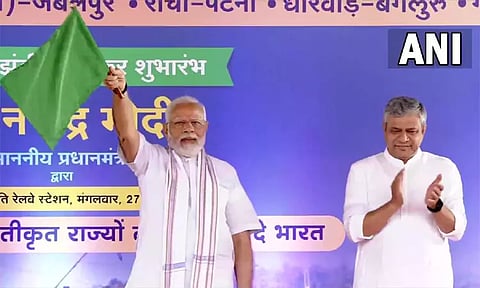 மத்திய பிரதேசத்தில் புதிதாக 5 வந்தே பாரத் ரெயில் சேவையை தொடங்கி வைத்தார் பிரதமர் மோடி