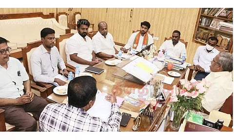 காகித பயன்பாடு இல்லாத சட்டமன்றம்