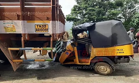 லாரி மீது ஆட்டோ மோதல்