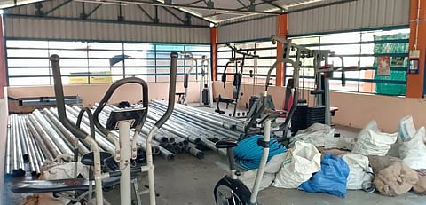 கம்பம் அருகே குடோனாக மாறிய அம்மா உடற்பயிற்சி கூடம்