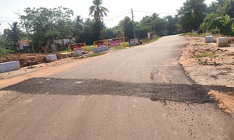 மேற்பனைக்காட்டில் சாலை சீரமைக்கப்பட்டது