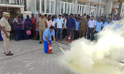 சமயபுரம் மாரியம்மன் கோவிலில் தீத்தடுப்பு ஒத்திகை