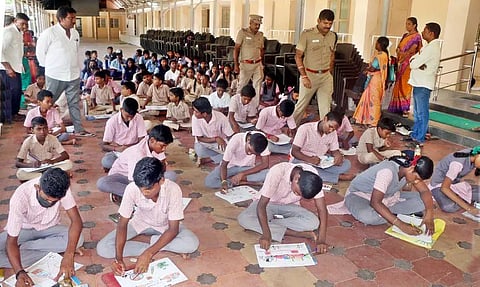 கடலூரில் போதை பொருள் ஒழிப்பு விழிப்புணர்வு ஓவியப்போட்டி