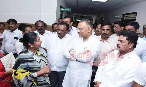 மைசூரு மாவட்ட அரசு ஆஸ்பத்திரியில் சுகாதாரத்துறை மந்திரி திடீர் ஆய்வு