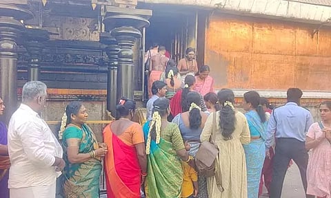 சிதம்பரம் நடராஜர் கோவிலில் கனகசபை மீது பக்தர்கள் ஏறி சாமி தரிசனம் செய்ய அனுமதி