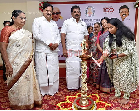 கிருஷ்ணகிரியில் ரூ.8 கோடியில் ஊரக வளர்ச்சித்துறை அலுவலக கட்டிடம் முதல்-அமைச்சர் காணொலி காட்சி மூலம் திறந்து வைத்தார்