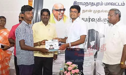 பிளஸ்-2 முடித்த 687 மாணவர்கள் உயர்கல்வி கற்க வங்கி கடன் உதவி-கலெக்டர் தகவல்