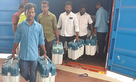 வாக்குப்பதிவை சரிபார்க்கும் கருவிகள் கொண்டு வரப்பட்டது