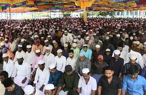 பக்ரீத் பண்டிகையை முன்னிட்டு தூத்துக்குடி ஈத்கா திடலில் சிறப்பு தொழுகை