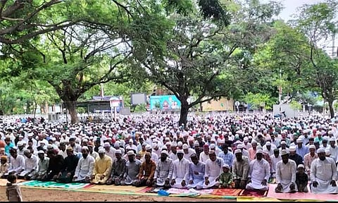 கர்நாடகத்தில் பக்ரீத் பண்டிகை சிறப்பு தொழுகை