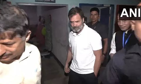 மணிப்பூர்: வன்முறை பாதித்த மக்களை நிவாரண முகாம்களுக்கு நேரில் சென்று பார்வையிட்ட ராகுல் காந்தி