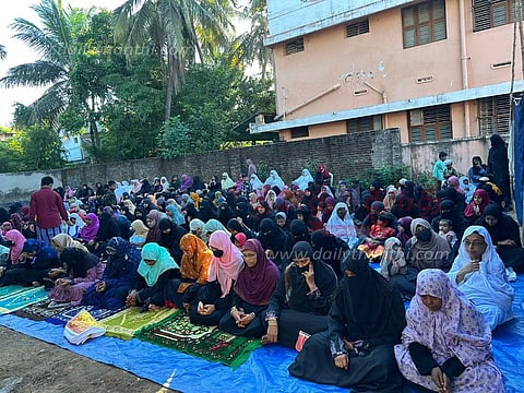 பக்ரீத் பண்டிகையையொட்டி பள்ளிவாசல்களில் சிறப்பு தொழுகை