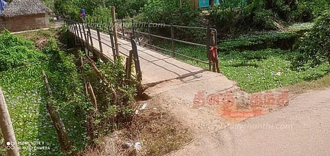 நடைபாலத்தின் முகப்பில் தடுப்பு சுவர் கட்டப்படுமா?