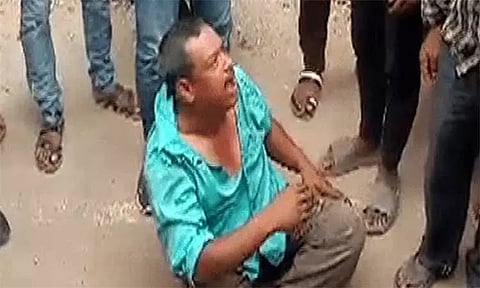 'சக்தி' திட்டத்தால் சுற்றுலா சென்ற மனைவி வீடு திரும்பவில்லை; அரசு பஸ்சின் டயரில் தலை வைத்து தற்கொலைக்கு முயன்ற 'குடி'மகன்